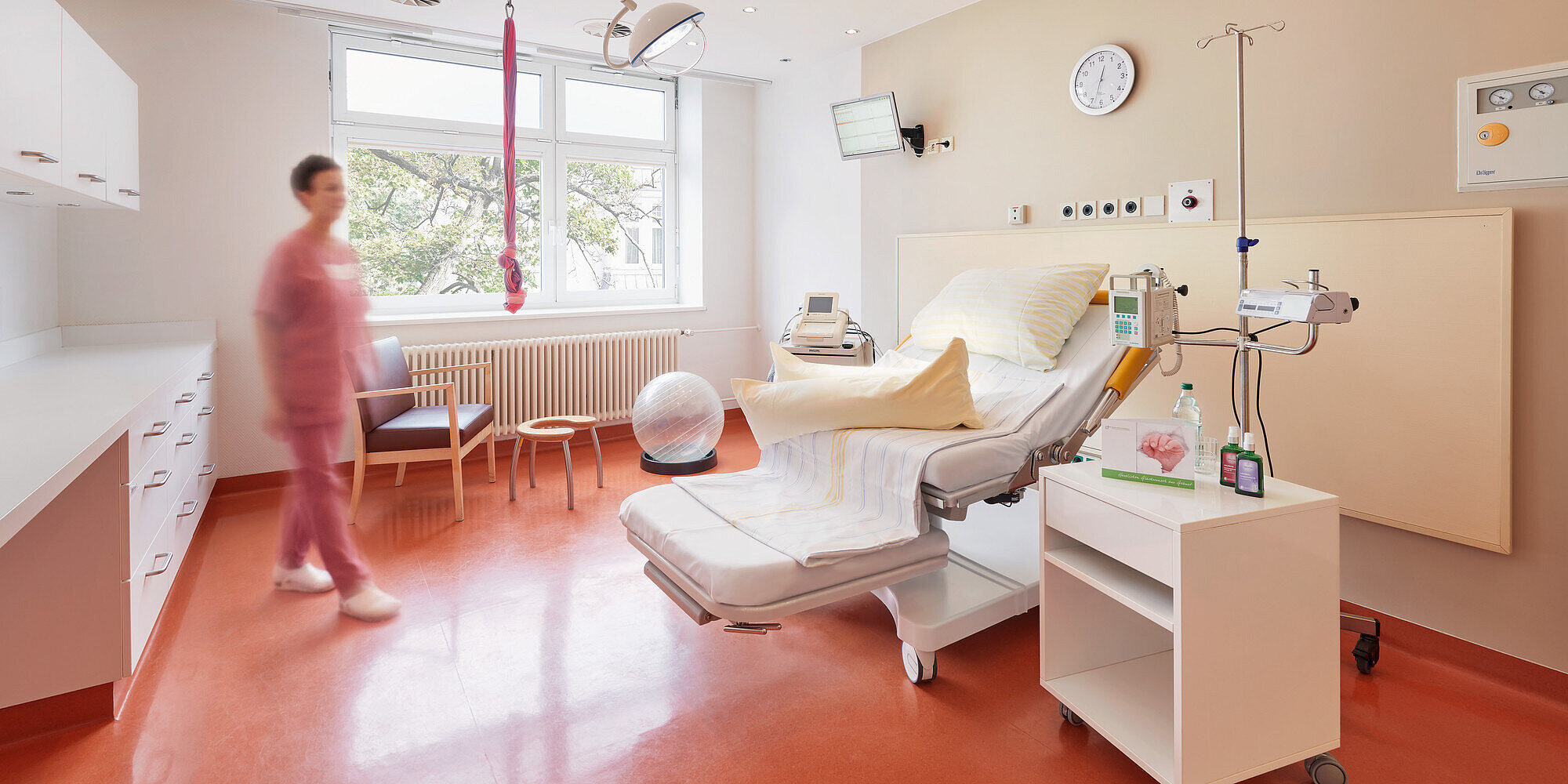 Unser Haus verfügt über vier helle und moderne Kreißsäle. Kreißsaal des Martin Luther Krankenhauses